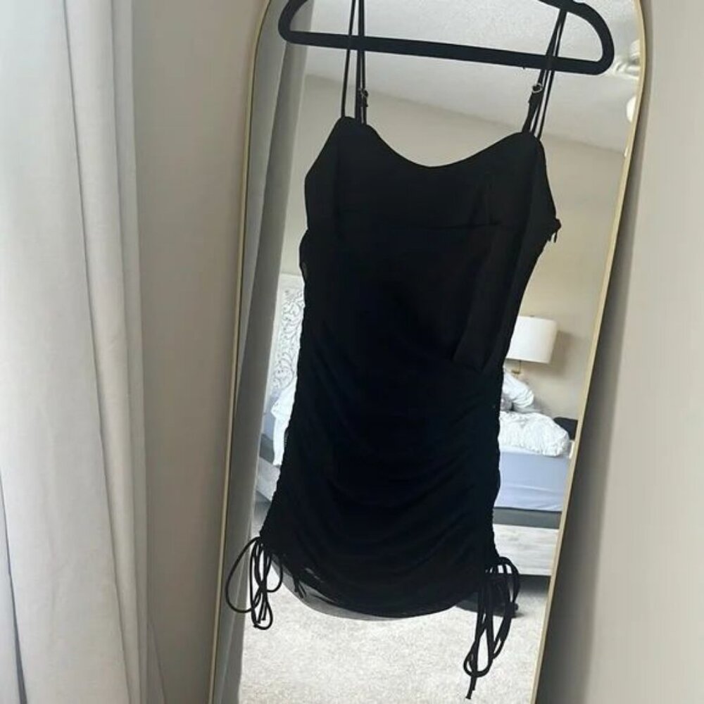 Elegant Black Midi Dress - Picture 5 of 5